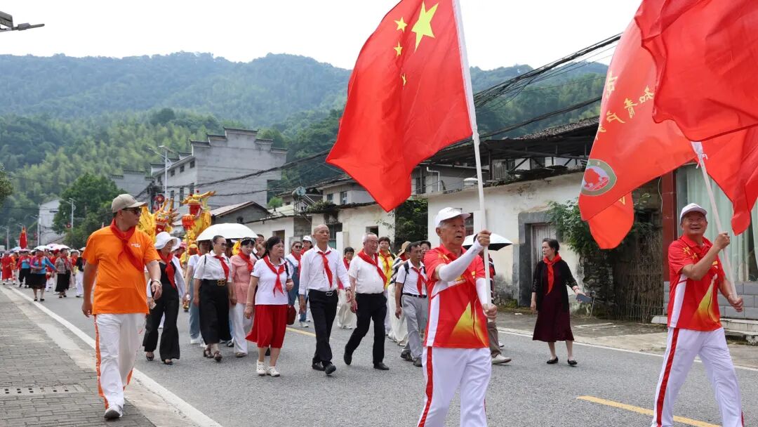 51年后再集结！50余名老知青重温热土看巨变